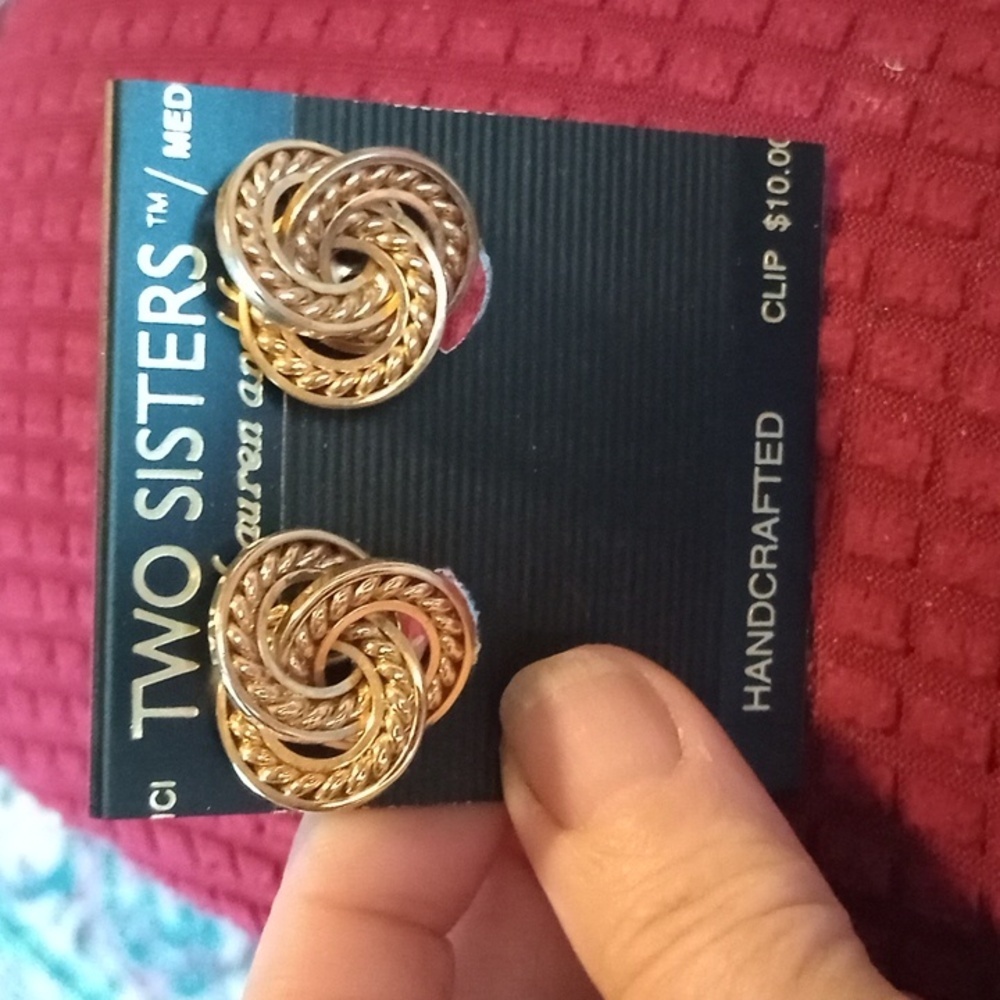 Two sisters vintage clip-on earrings